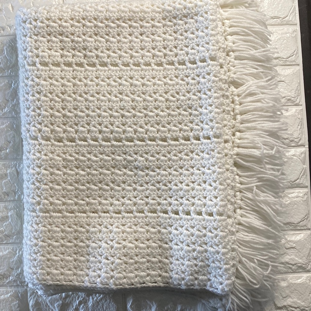 White throw blanket 3’3 by 5’3